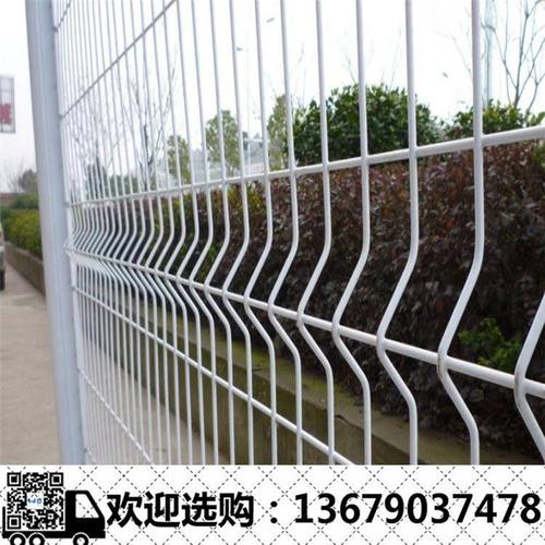 成都护栏网厂家低价销售美观大气桃型柱护栏网三角护栏网